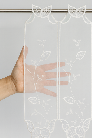 Scheibengardine Leinenoptik bestickt Blätter 150x30/45cm Makramee