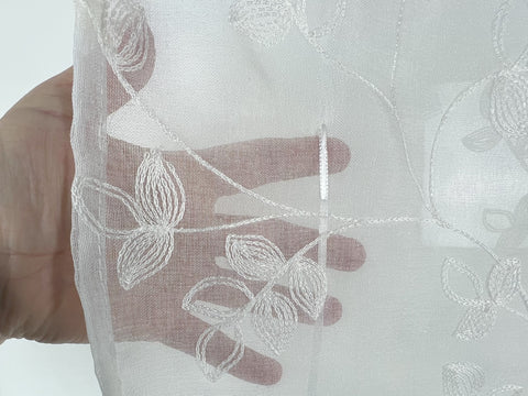 Bändchenraffrollo "Dolly"  mit Ösen bestickt BxH 45/60/80/100x130cm