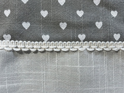 Scheibengardine Landhaus grau Herz HxB 48x140cm