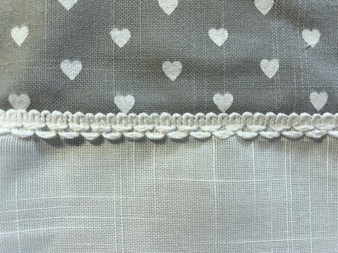 Scheibengardine Landhaus grau Herz HxB 48x140cm
