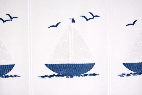 nach Maß Scheibengardine Segelboot blau bestickt Höhe 45/60cm