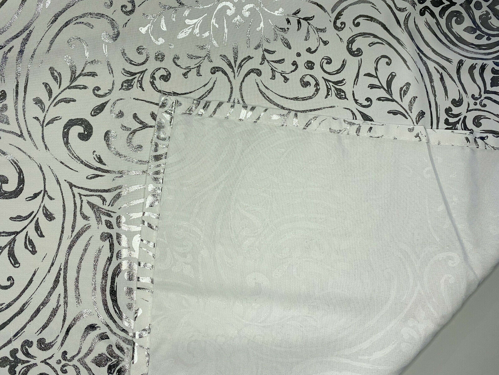 Ösenschal Maya weiß silber BxH 135x245cm