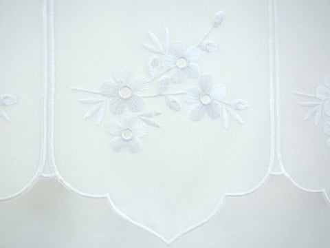 Scheibengardine Blume bestickt weiß Höhe 30/45/60/90cm nach Maß